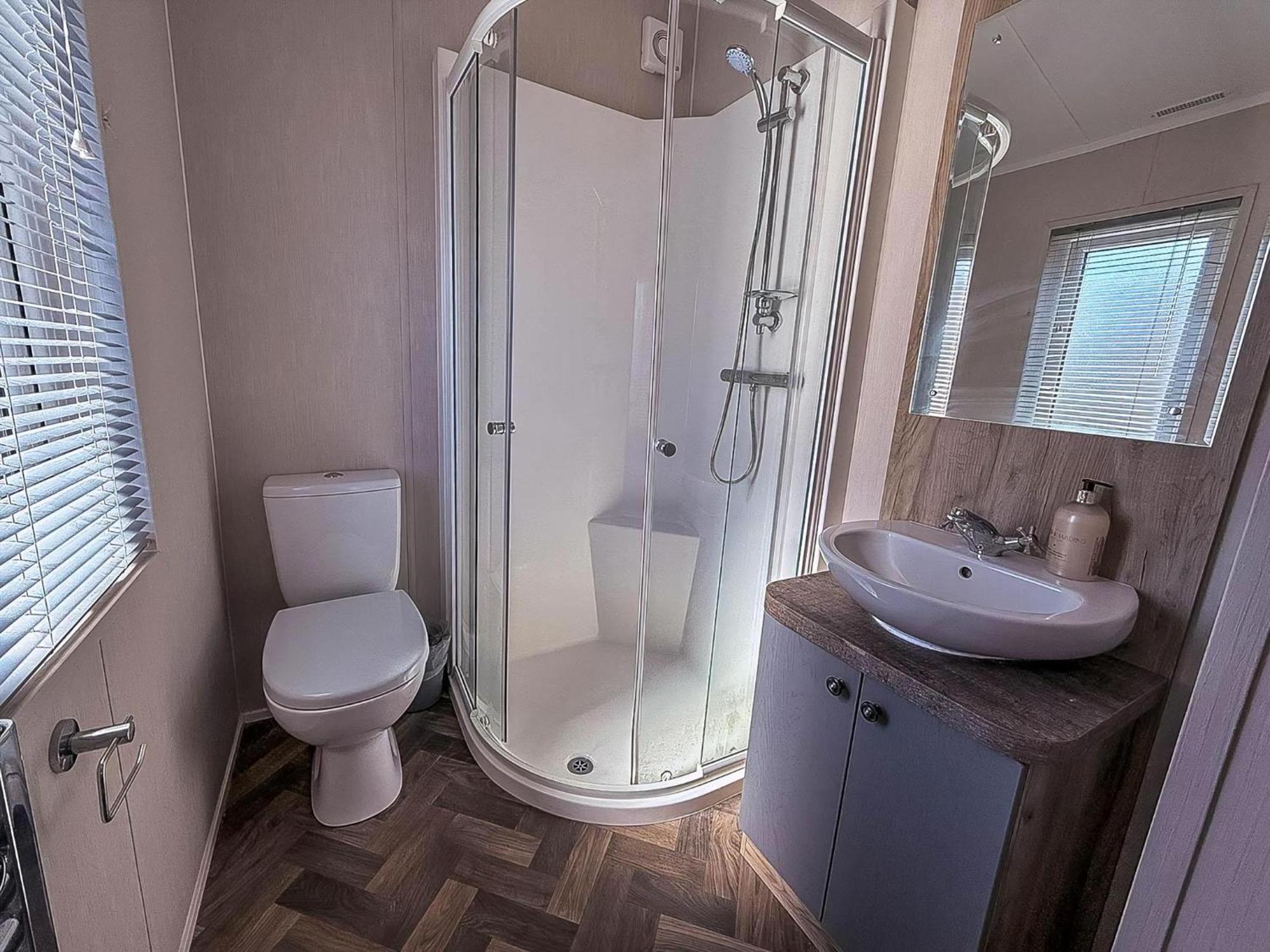 Stunning 6 Berth With Full Sea Views In Suffolk Ref 68007cr Lodge Lowestoft