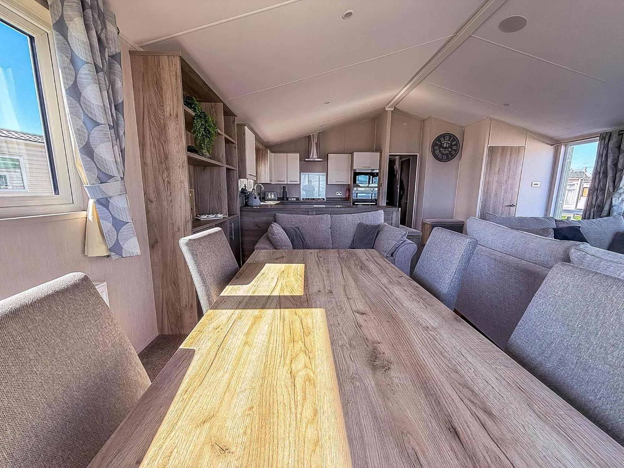 Lodge Stunning 6 Berth With Full Sea Views In Suffolk Ref 68007cr Lowestoft