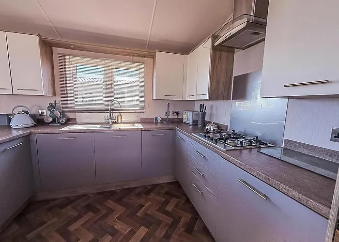Stunning 6 Berth Lodge With Full Sea Views In Suffolk Ref 68007Cr