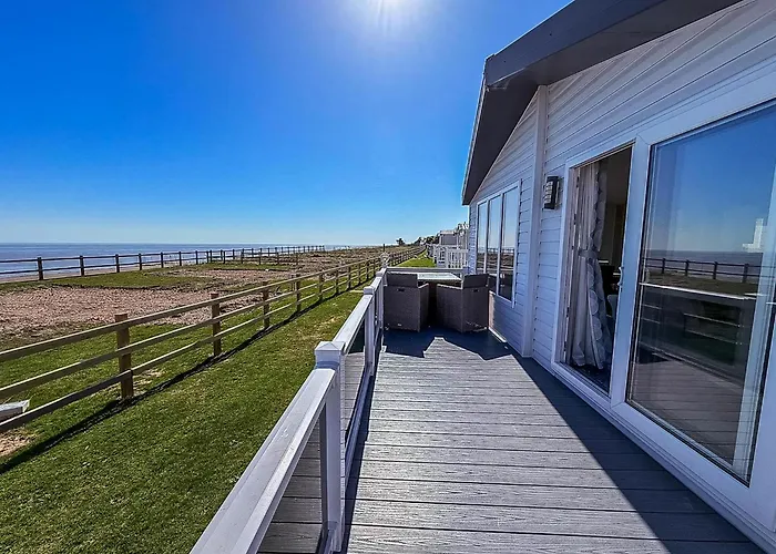 Stunning 6 Berth Lodge With Full Sea Views In Suffolk Ref 68007Cr