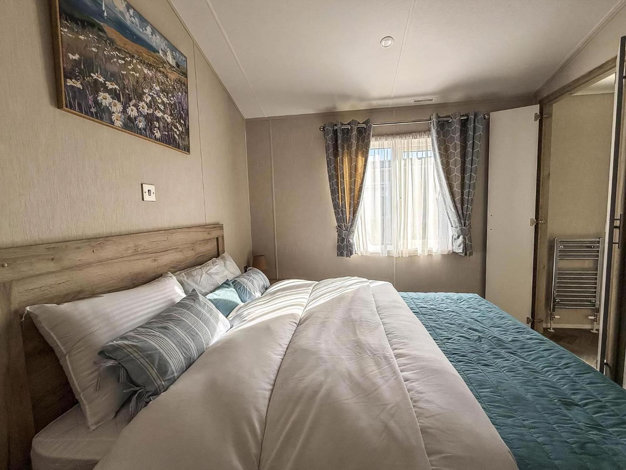 Stunning 6 Berth With Full Sea Views In Suffolk Ref 68007cr Lodge *