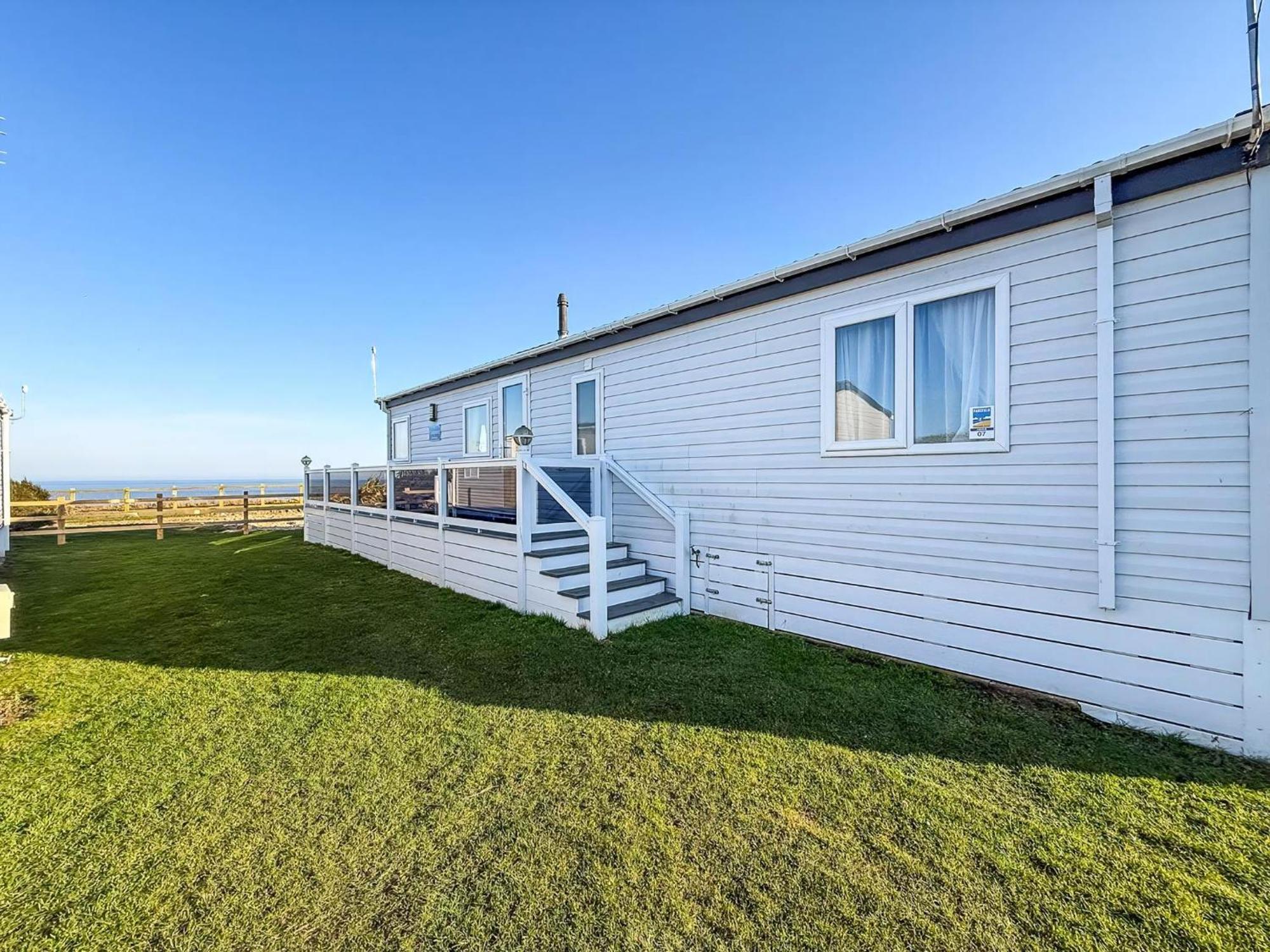 Stunning 6 Berth With Full Sea Views In Suffolk Ref 68007cr * Lowestoft