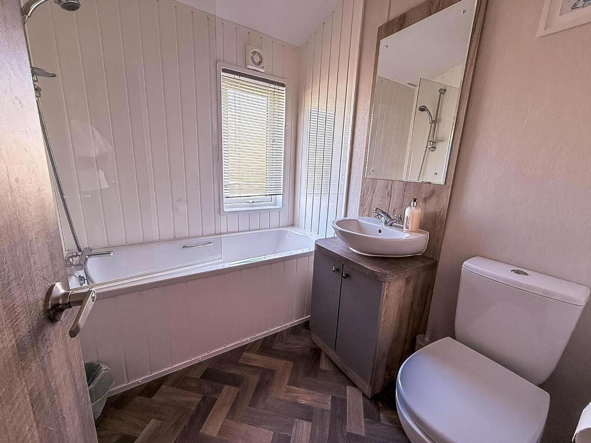 Stunning 6 Berth With Full Sea Views In Suffolk Ref 68007cr Lowestoft