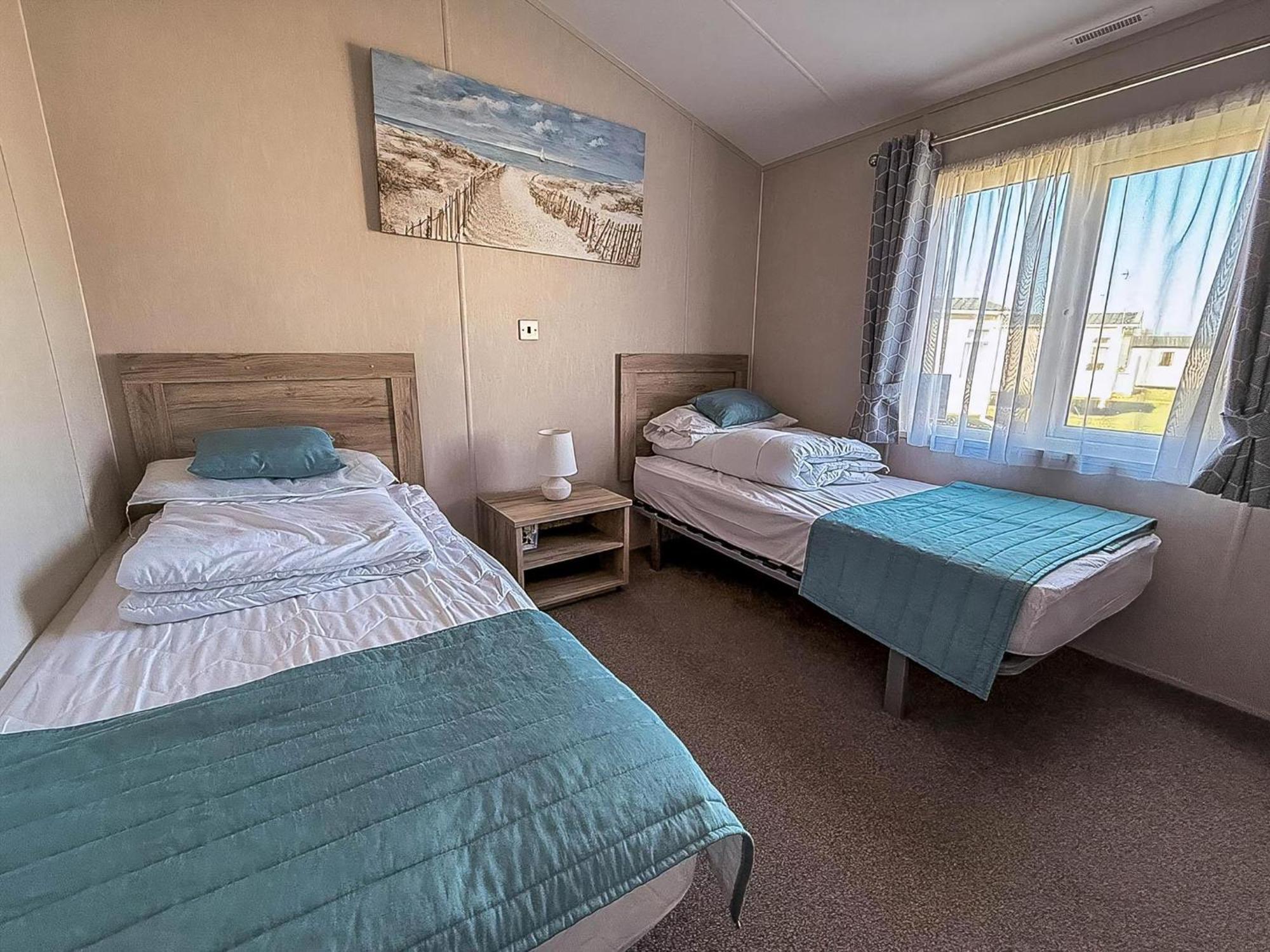 Stunning 6 Berth With Full Sea Views In Suffolk Ref 68007cr *